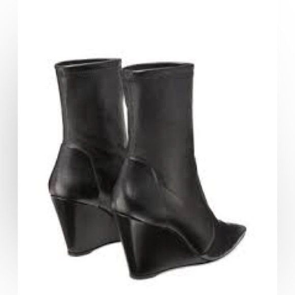 Stuart Wedge 85 Sock Bootie (Women)
Stuart Weitzman - Picture 5 of 14